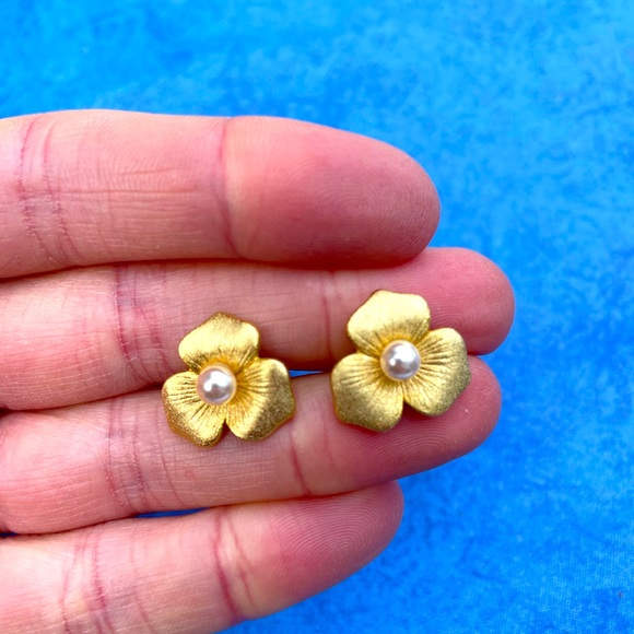 Costume jewelry earrings with pearl - Picture 1 of 2